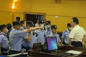 法庭对峙与司法错位（1）图片