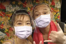 TVB男星转行卖炸鸡，业务不熟差评不断，40元一只鸡翅被批太贵图片