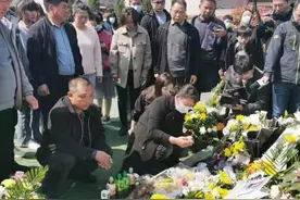 肖思远烈士牺牲后的第一个清明节！母亲伏碑痛哭：妈想你了……图片