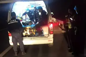 男子高速公路驾车途中全身麻木 交警及时赴到场 送医救治除隐患图片