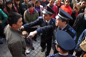 摆地摊该不该全面禁止？图片