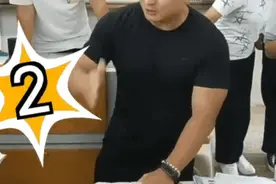 云南红河一物理老师课堂上徒手劈砖！网友神回复亮了图片