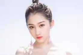 知名童星成“赚钱机器”,亲妈逼拍性感写真,初恋变继父:无法忍受图片