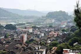 农村正在合村并镇！有农民却说：我不支持，因为那样我们会更苦图片