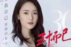 35岁童瑶被围堵车内，却有女粉丝当场发飙，愤怒向车里扔东西图片