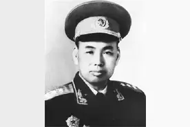 1985年许世友遗体告别：上万人参加，上千辆车排长龙，撼动南京城图片
