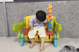 把整理玩具变成“逻辑思维”游戏，让孩子思考，而不是被动收玩具图片