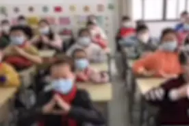 淮安老师让小学生表演肖战舞蹈，被取消评先评优资格通报批评图片