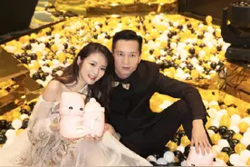 安以轩收70万元钻石项链庆结婚三周年，网友：大S又要哭倒在厕所图片