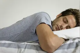 只要睡对了姿势，梦里也能治痔疮！晚上的时间也绝对不能浪费图片