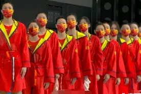 日本选手压在中国选手身上游泳，中国选手获胜后回应：开心吗？图片