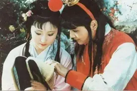 贾宝玉出家后，漂洋过海来到林黛玉墓前，度过了自己的余生图片