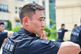 战高温，练本领！余杭特警帅！图片
