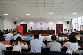 渭滨区人大常委会召开第34次会议 决定任命吴昱昕为渭滨区人民政府副区长、代区长图片
