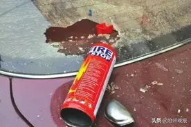 灭火器突爆炸 车玻璃被炸碎图片