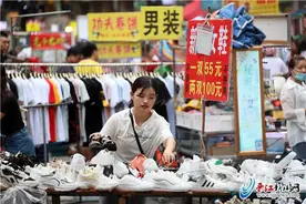 晋江城管“红黄绿”管理便民服务点便民不扰民 让“烟火气”不失文明图片