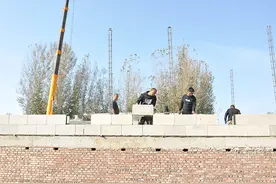 河北首栋应用安能建房模块的低能耗农房在灵寿开建图片