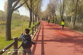 后来才知道，从你降生开始，自闭症就如影随形了图片