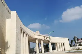 大学通知书里的银行卡，别搞丢了，不只是交学费，有这3个用途图片