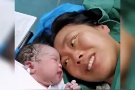 新生儿被妈妈吐槽“原生胖”，可满眼都是宠溺，网友：口是心非图片