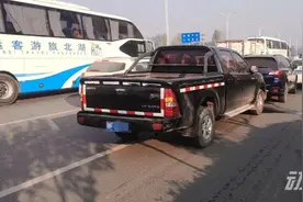 襄阳车主怒了！事故车修好后不让提车......图片