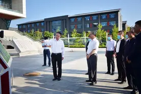 尊师重教 | 太原市委书记罗清宇莅临太原二外晋源校区慰问一线教师图片