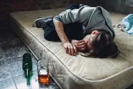 头孢配酒，说走就走！二者隔多久服用才安全？得分情况图片