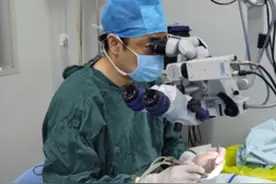 哈医大一院开展东北地区首例内路小梁切除术治疗假性囊膜剥脱综合征继发性青光眼图片