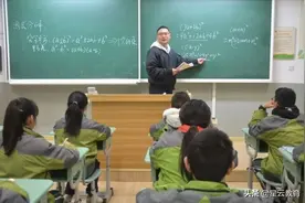 体育课老师跨界辅导数学火了，背后原因除了歧视，还有什么？图片