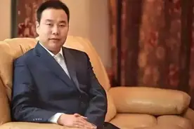 25岁老板不幸身亡，22岁年轻妻子转身嫁给公司司机，如今怎样了？图片