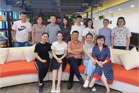 董璇疑带男友回老家见家长，参加同学聚会成团宠，喝酒唱歌玩超嗨图片