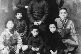 1950年，四川一餐馆老板娘被客人戏耍，却很高兴：这是地下党暗号图片
