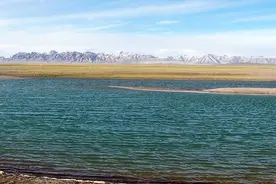 昆仑山腹地有一个神秘的鲸鱼湖，也叫阴阳湖，从若羌县过去16小时图片
