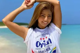 她是日本健身新星，颜值能打，身材前凸后翘，有着明显的训练痕迹图片