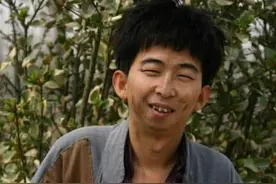 巨兴茂的心酸成名史，靠“扮丑”出名，从配角逆袭成亿万导演图片