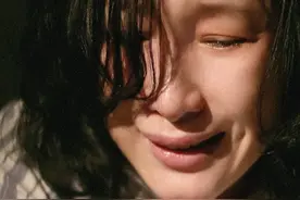 周深哼唱《悬崖之上》主题曲，无歌词仍催泪图片