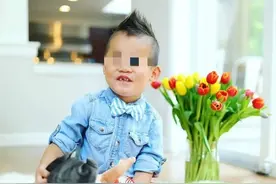 美国网红博主领养中国自闭症男孩，疯狂吸血赚钱后就无情抛弃？网友骂声一片...图片