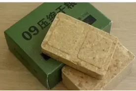 军用压缩饼干，为何吃一块一天都不饿？沸水煮半小时就明白了图片
