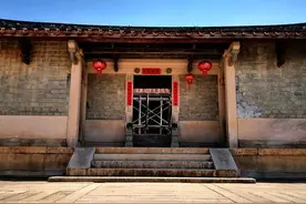 俗语：人过五代起新坟，房过三代换新人，啥意思？有道理吗？图片