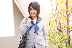 日本美女星宫学生装打扮，可爱又不失性感图片
