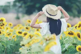 心理学：这三种行为，说明女人动情了，别不懂图片