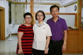 福建女孩在拿下状元桂冠后，获得100万奖励，现在她怎么样了？图片
