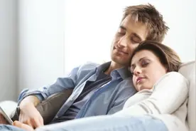 女人会介意男人和前任同居过吗？这三个已婚女人说出了她们的心声图片