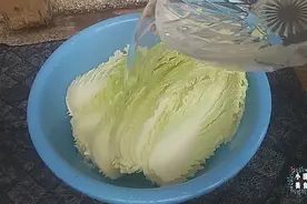 原来蒸白菜也有窍门，加一样东西，简单一做，比吃肉还过瘾视频封面