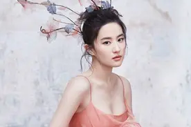 刘亦菲穿衣真大胆，一块布勾勒好身材，原来你是这样的神仙姐姐图片