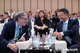 美国首富捐款7个亿，法国首富捐1600万，中国首富捐了多少钱？图片