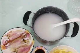 在广州一家三口的晚餐，有鱼有菜还有盐焗的湛江鸡，饭菜真香图片