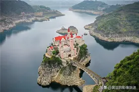 航拍：贵州斥资2亿建湖中城堡！山环水绕遗世独立如童话世界图片