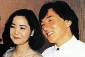 与妓女同居，与邓丽君暧昧，至今难忘初恋，你所不知的成龙情史图片