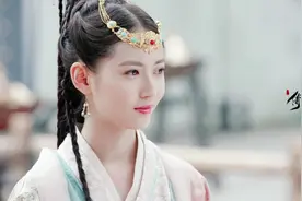 倚天后传：黄衫女嫁给仇人，周芷若屈从陈友谅，赵敏也嫁作他人妇图片